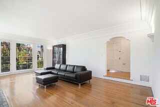 1040 S Alfred St - Photo 4 of 8