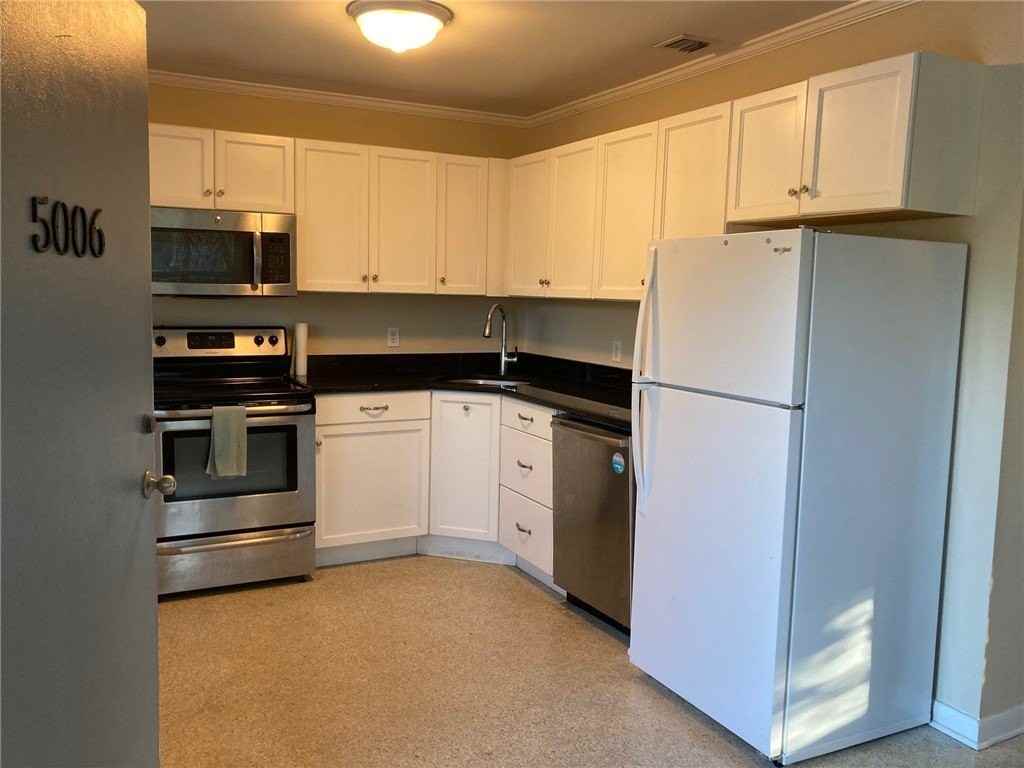 5008 Tradewinds Dr - Photo 6 of 14