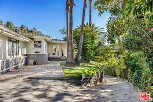 featured image of 9549 Dalegrove Dr