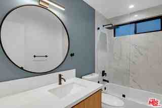 950 Havenhurst Dr #6 - Photo 7 of 8