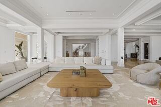 360 Trousdale Pl - Photo 3 of 8