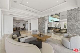 360 Trousdale Pl - Photo 4 of 8