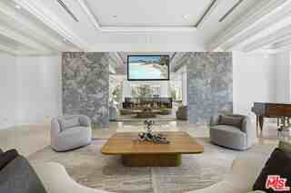 360 Trousdale Pl - Photo 5 of 8