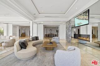 360 Trousdale Pl - Photo 6 of 8