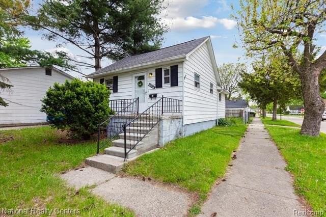 27304 Groveland St - Photo 2 of 28