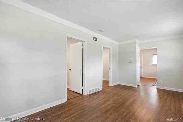 27304 Groveland St - Photo 6 of 28