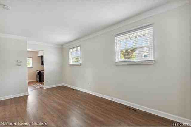 27304 Groveland St - Photo 7 of 28