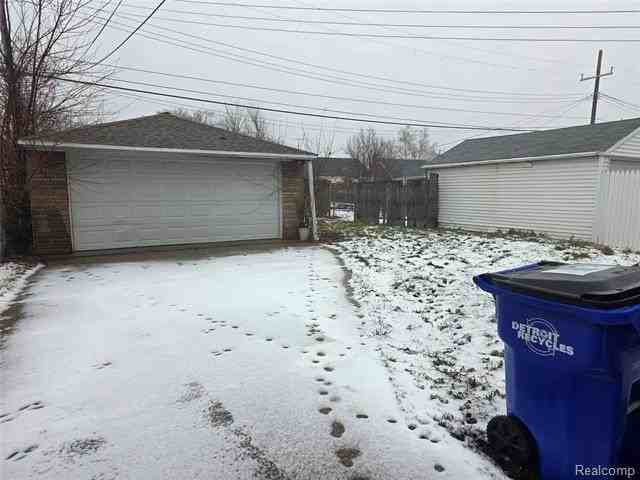 16647 Rossini Dr - Photo 3 of 23