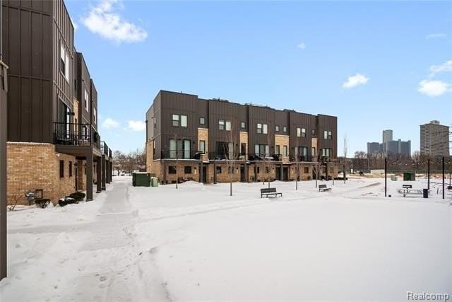 1049 Hampton Cir #44 - Photo 3 of 37