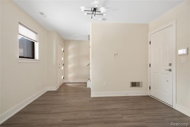 1049 Hampton Cir #44 - Photo 4 of 37