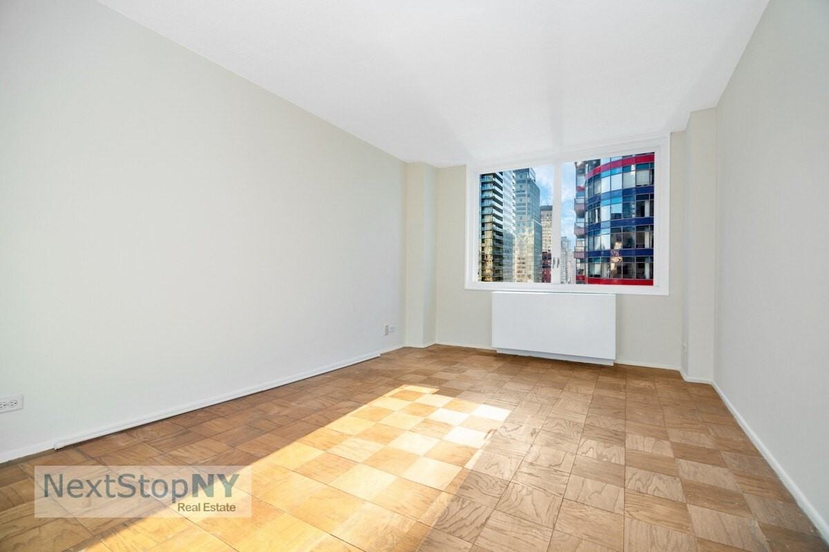 245 E 54th St Apt 15m #15M - Photo 2 of 11