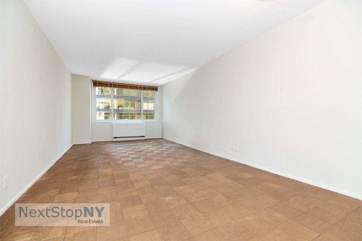 245 E 54th St Apt 15m #15M - Photo 4 of 11