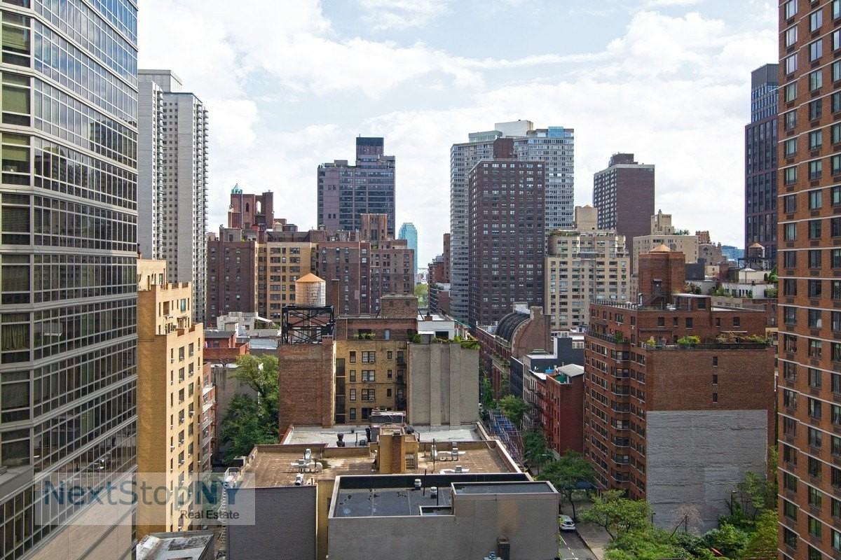 245 E 54th St Apt 15m #15M - Photo 7 of 11