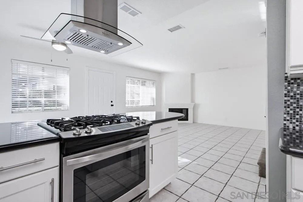 10180 Palm Glen Dr - Photo 5 of 47