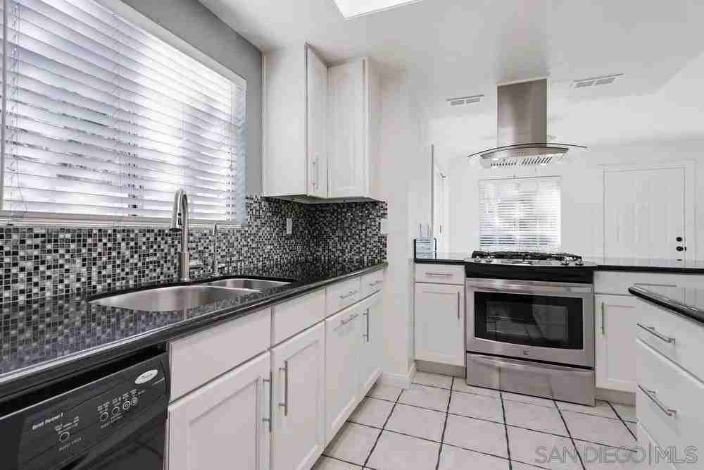 10180 Palm Glen Dr - Photo 7 of 47