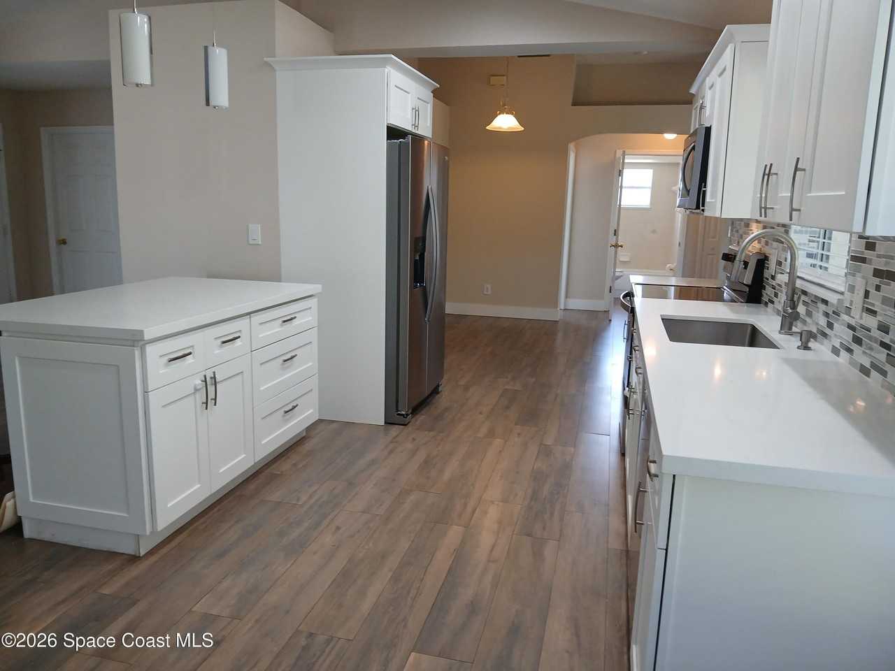 214 Eldron Blvd Ne - Photo 2 of 9