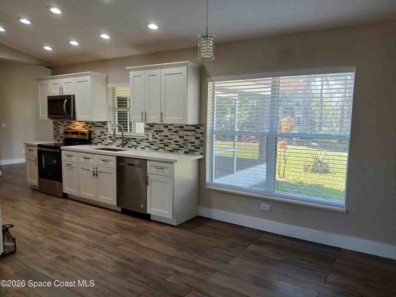 214 Eldron Blvd Ne - Photo 3 of 9