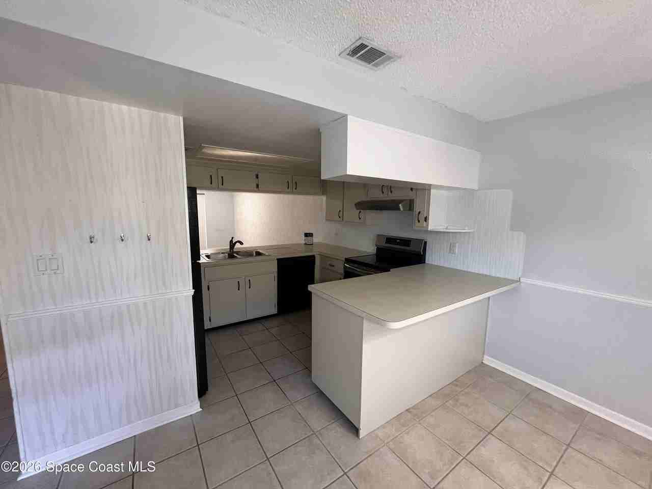 1051 Clearmont St Ne Apt 204-4 - Photo 3 of 16