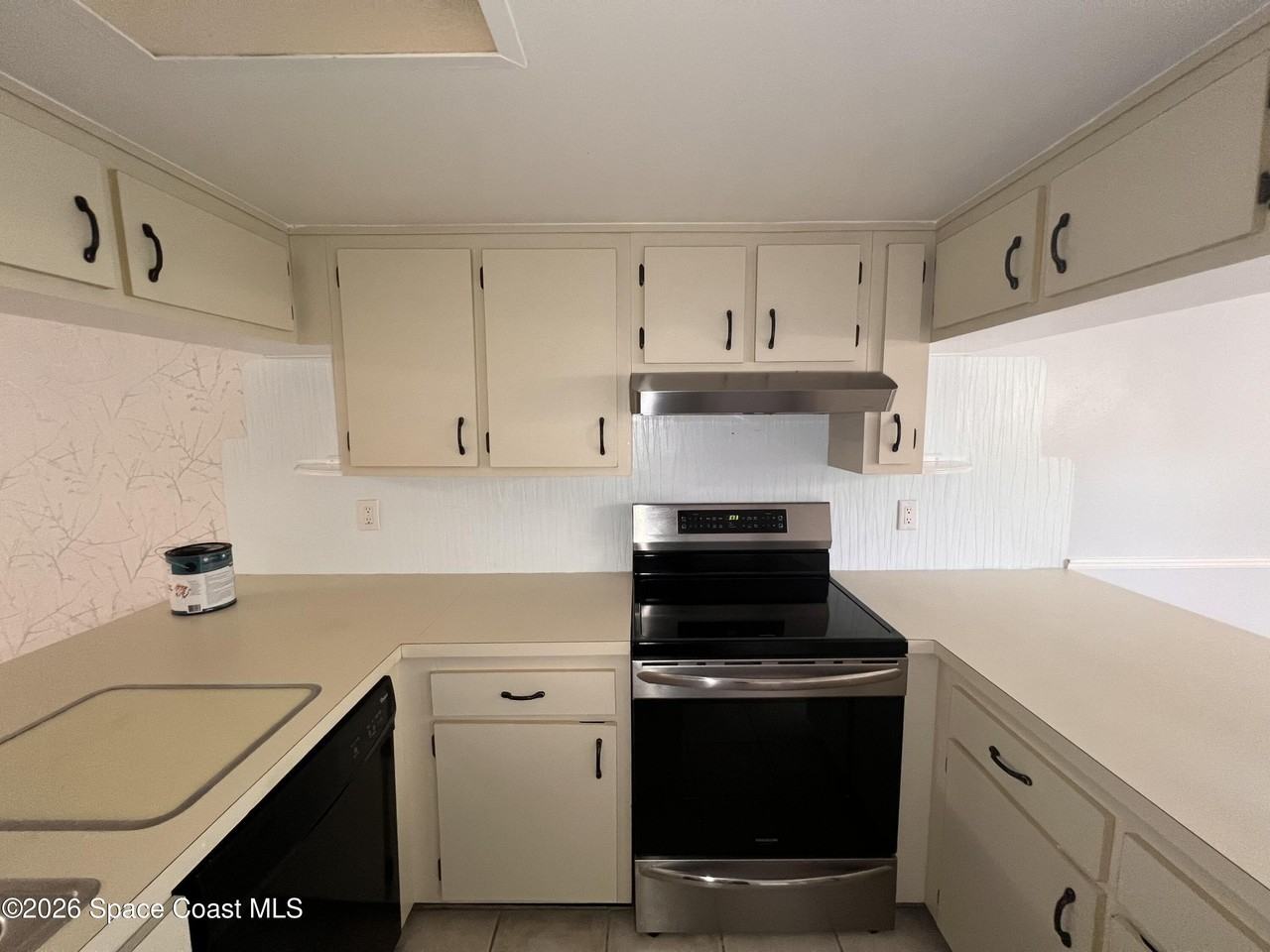 1051 Clearmont St Ne Apt 204-4 - Photo 4 of 16