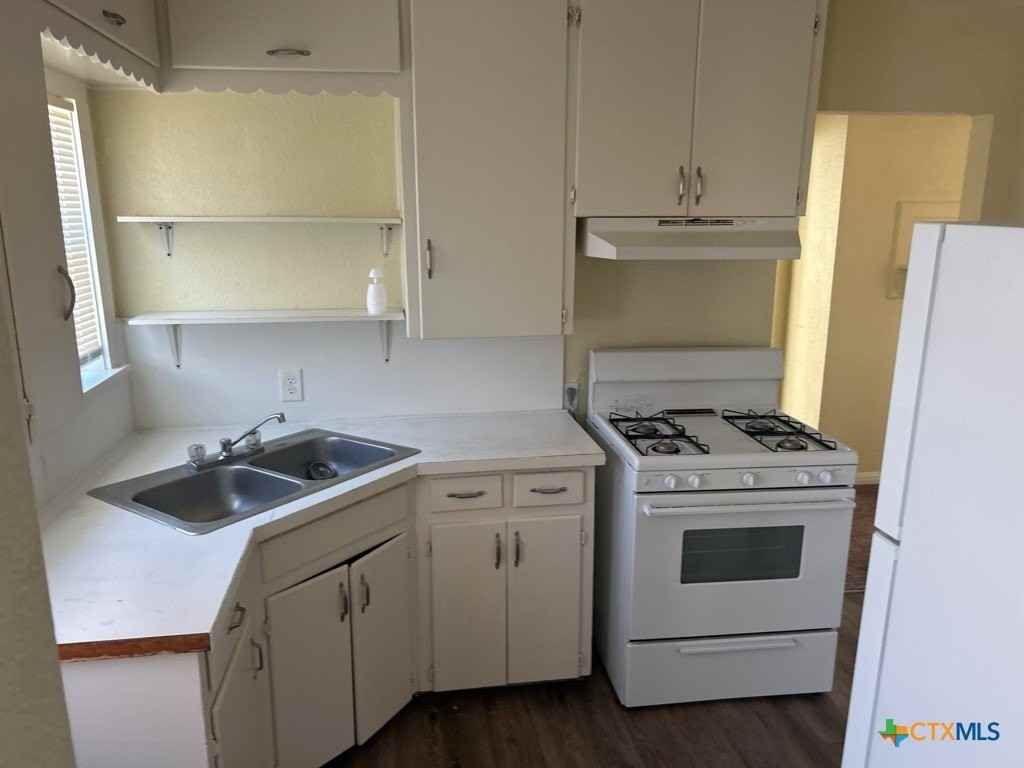 515 Kern Rd - Photo 5 of 10