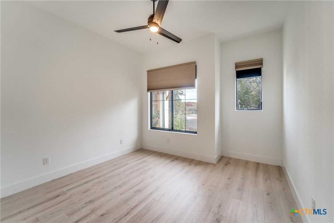 1211 Westhaven Dr - Photo 7 of 12