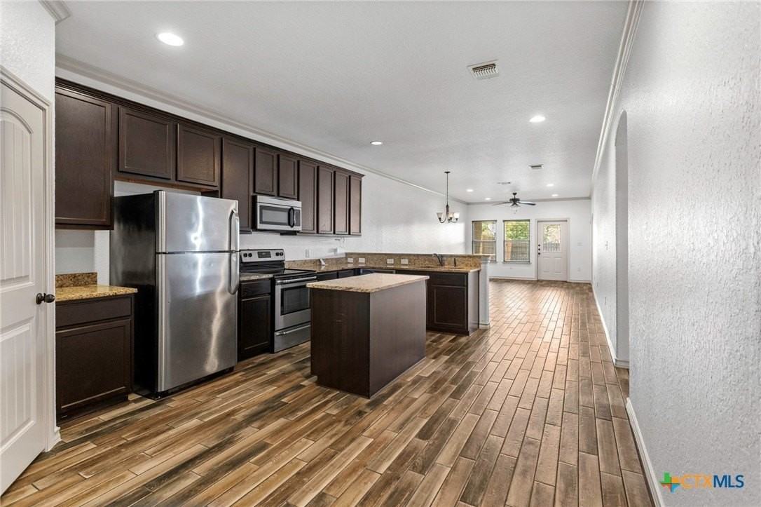 1005 Tripp Ln - Photo 3 of 22