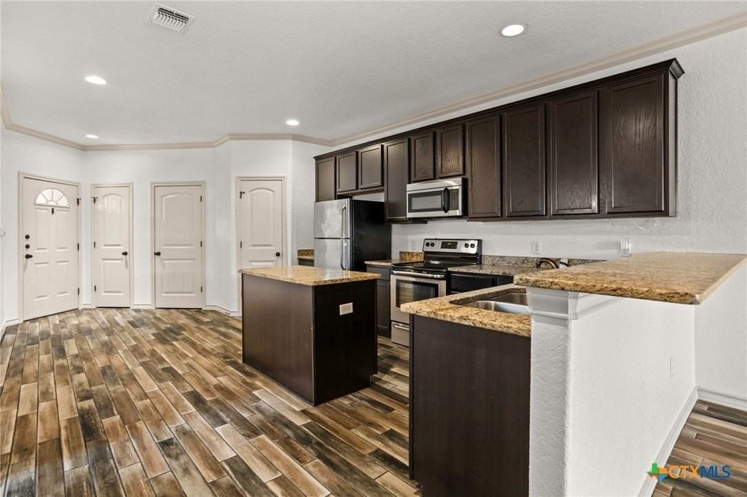 1005 Tripp Ln - Photo 6 of 22