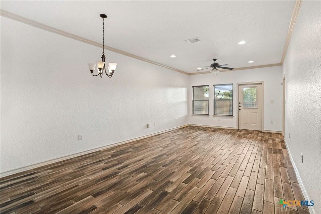 1005 Tripp Ln - Photo 7 of 22