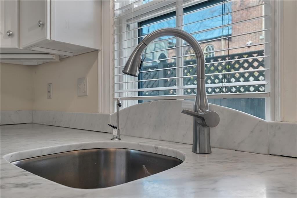 98 Butler Ave - Photo 5 of 34