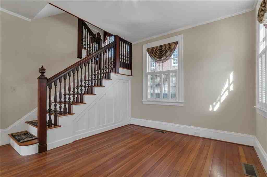 98 Butler Ave - Photo 7 of 34