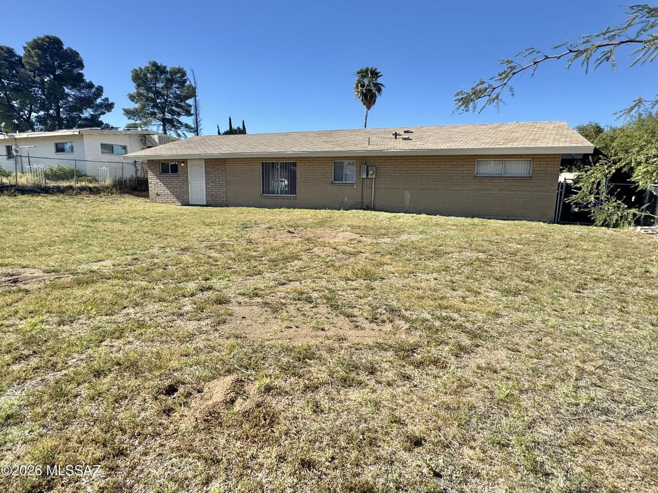 114 E Avenue I - Photo 3 of 25