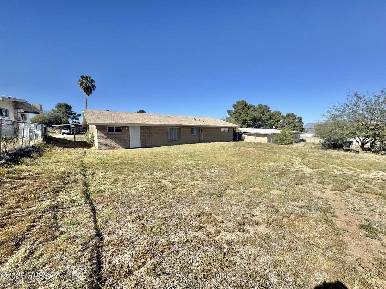 114 E Avenue I - Photo 4 of 25