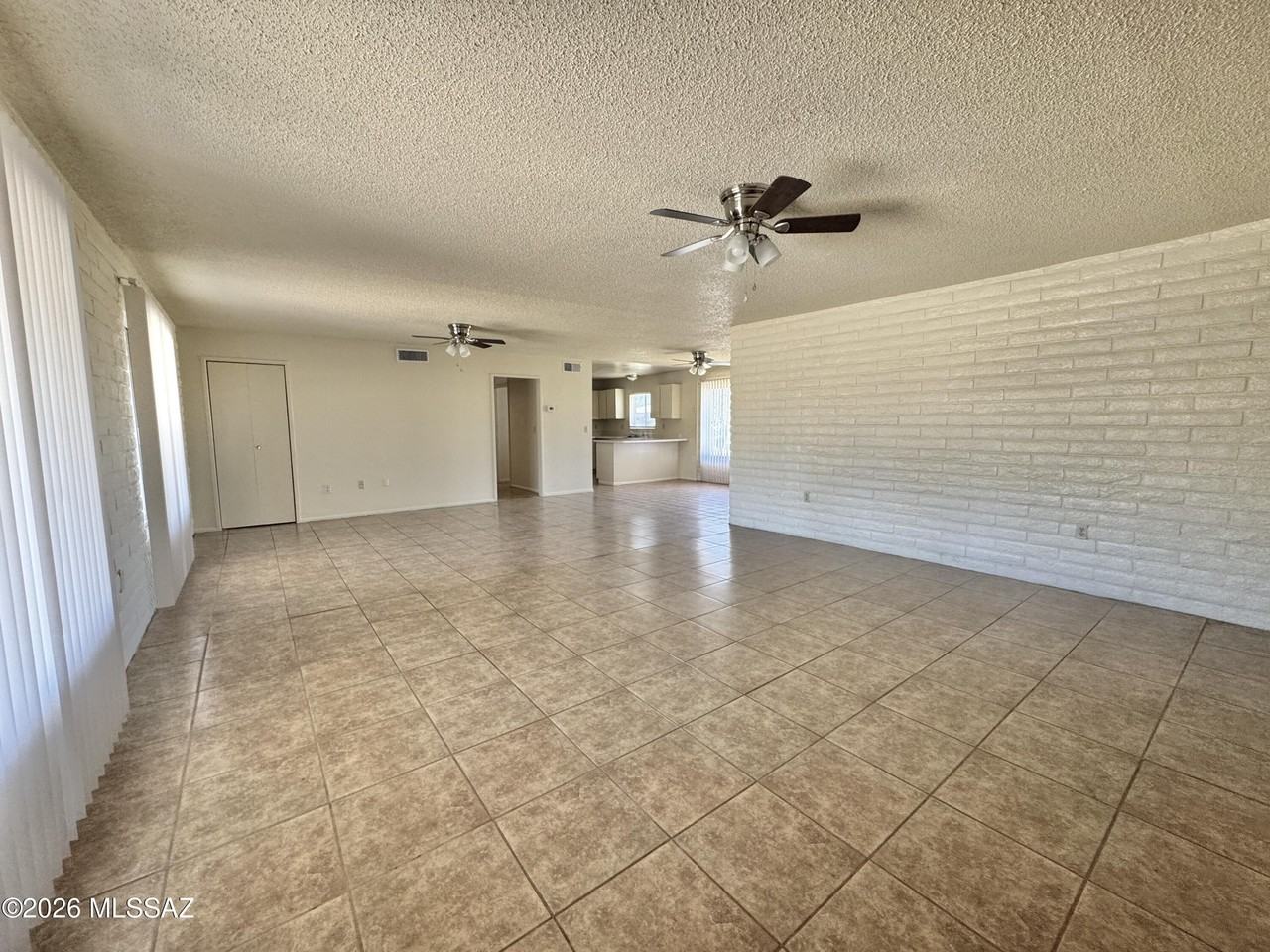 114 E Avenue I - Photo 7 of 25