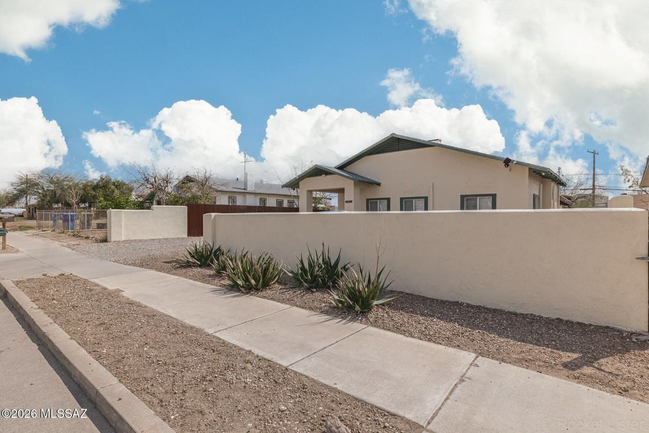 844 E Lee St Unit 1 - Photo 2 of 22