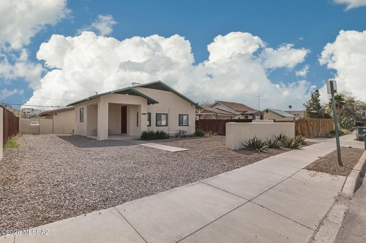 844 E Lee St Unit 1 - Photo 3 of 22