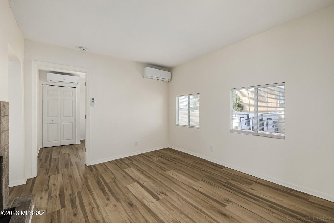 844 E Lee St Unit 1 - Photo 4 of 22