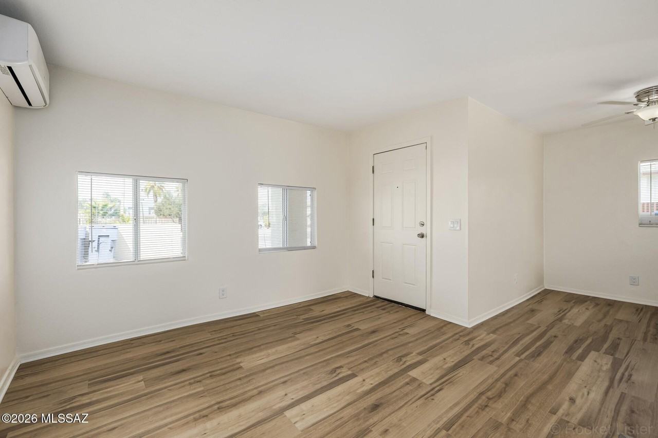 844 E Lee St Unit 1 - Photo 5 of 22