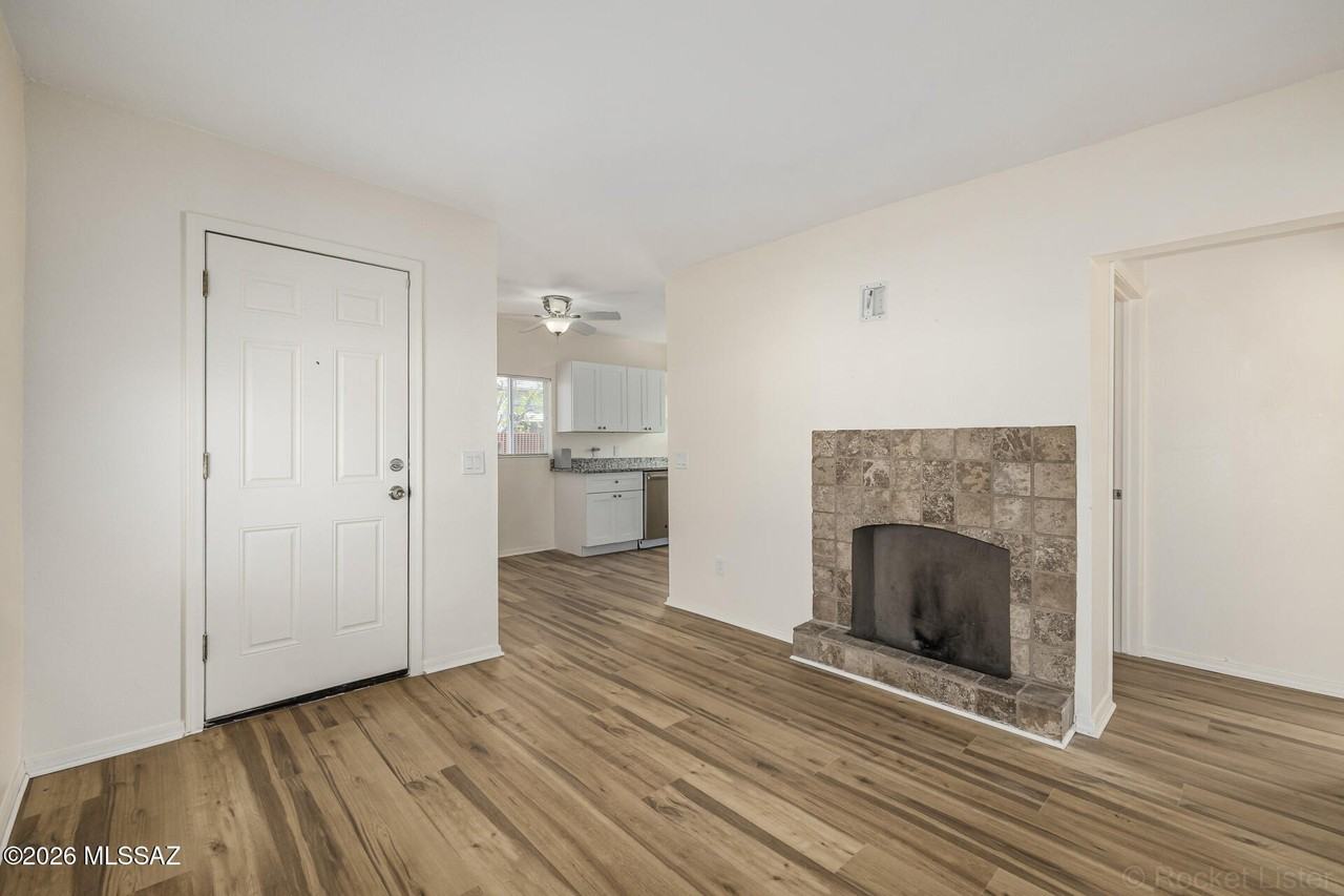 844 E Lee St Unit 1 - Photo 7 of 22