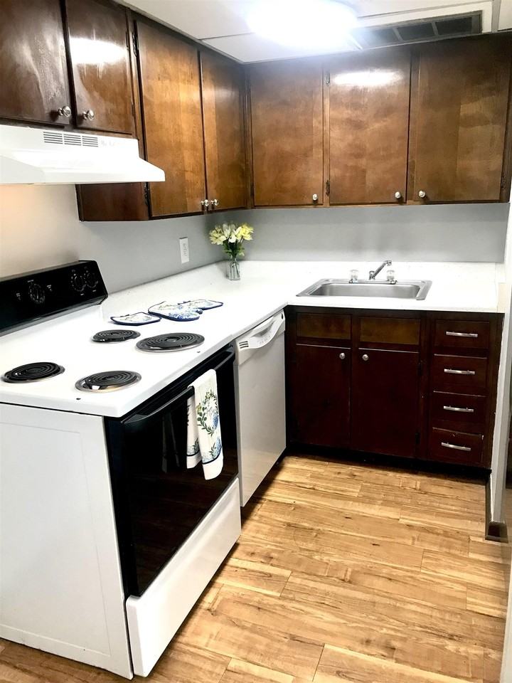 324 S Lipona Rd Apt 8 #8 - Photo 3 of 8