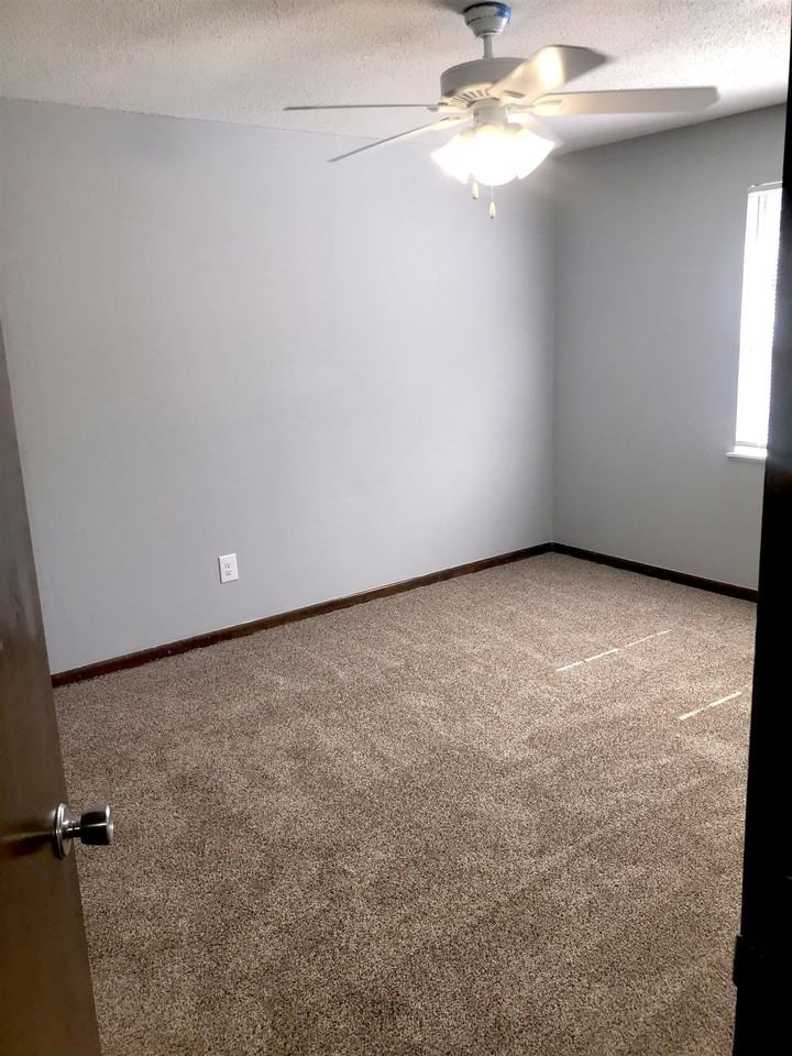 324 S Lipona Rd Apt 8 #8 - Photo 4 of 8