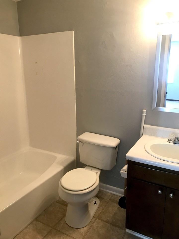 324 S Lipona Rd Apt 8 #8 - Photo 7 of 8