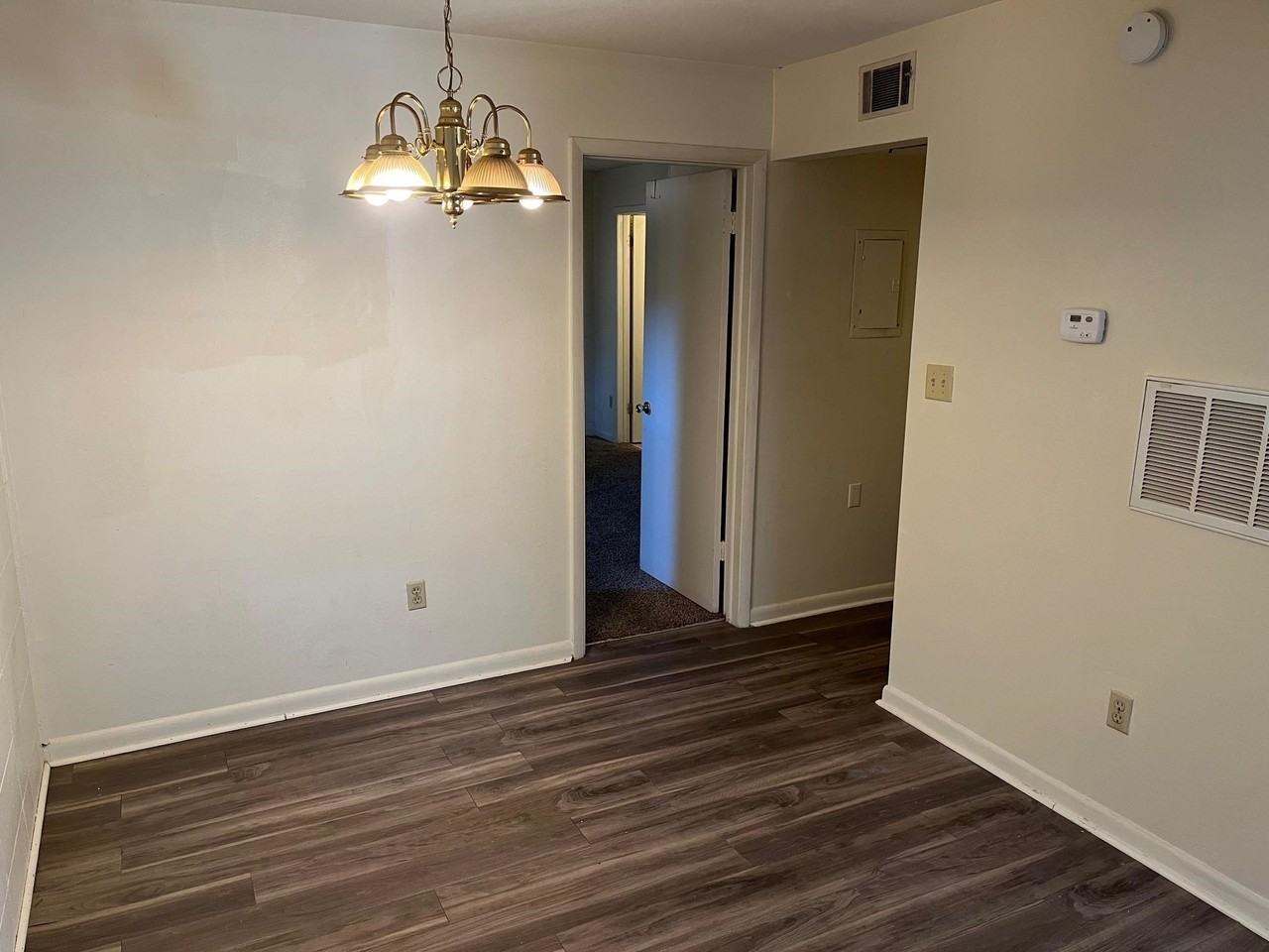 2307 Columbia Ct Apt C - Photo 3 of 6