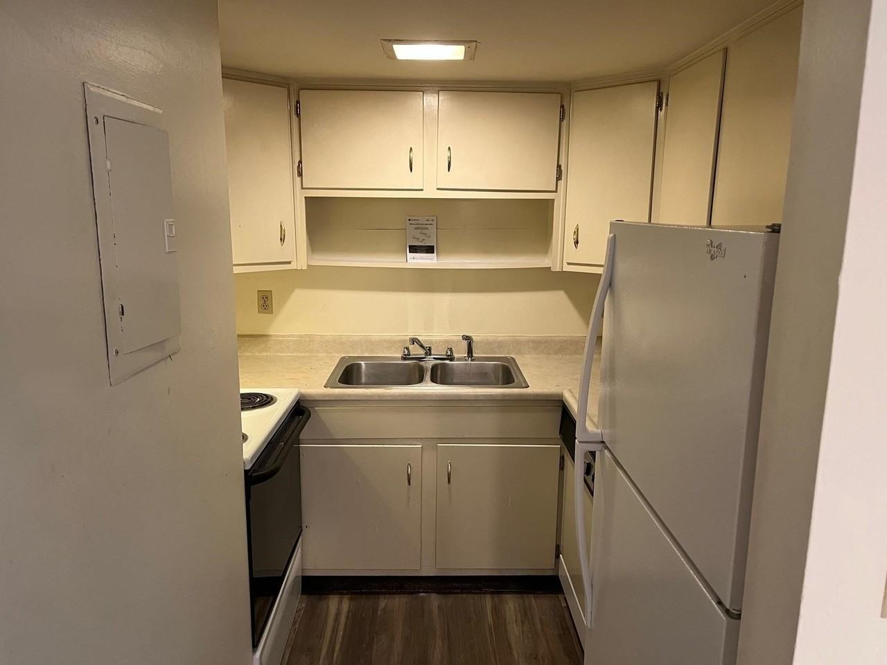 2307 Columbia Ct Apt C - Photo 4 of 6