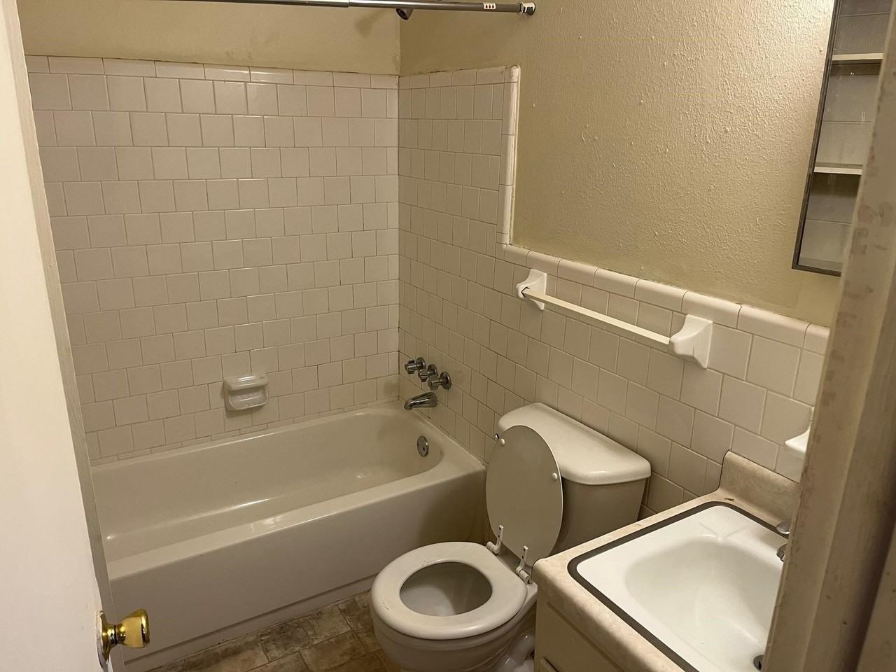 2307 Columbia Ct Apt C - Photo 6 of 6