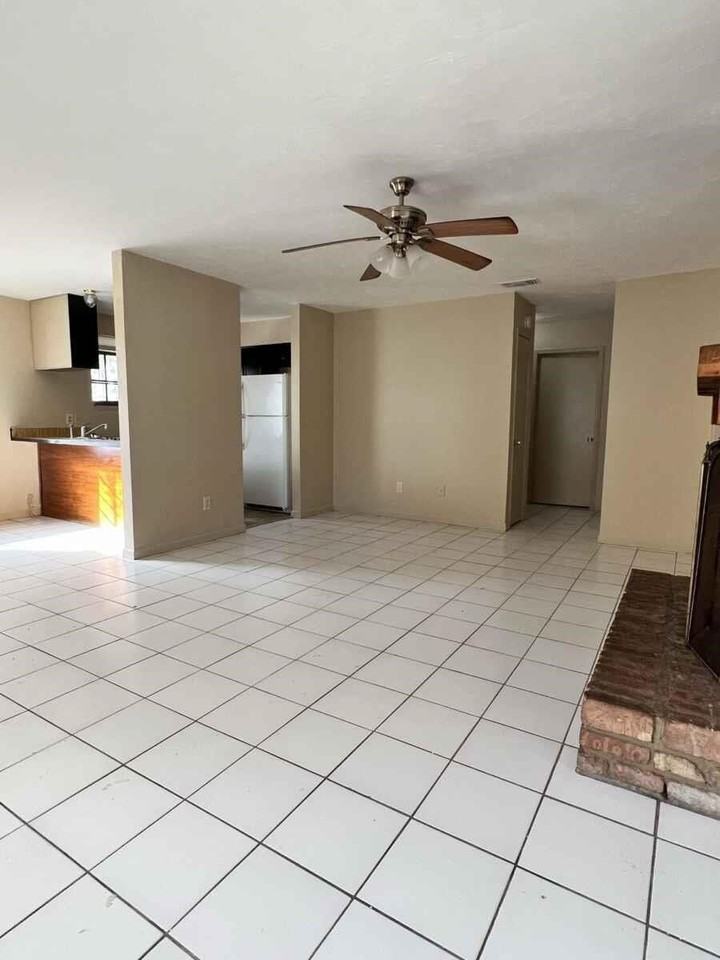 1809 Sylvan Ct Apt C - Photo 4 of 10