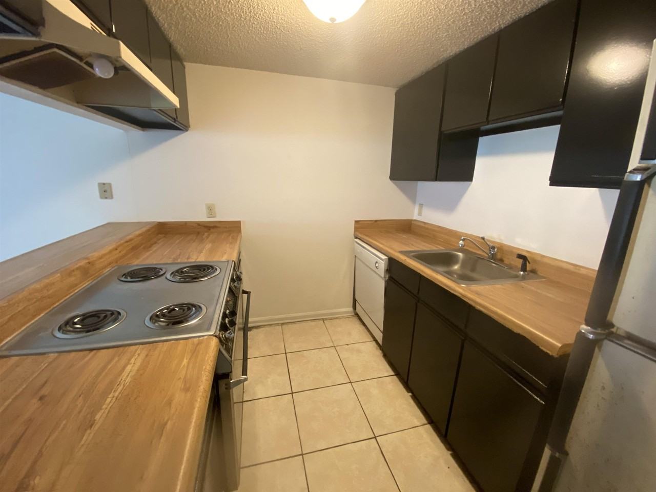 2447 Talco Hills Dr Apt C - Photo 3 of 12