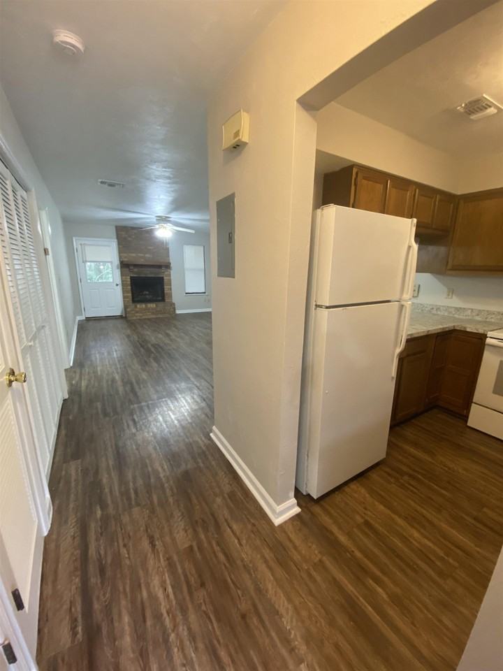 2923 Woodrich Dr Apt D - Photo 2 of 17