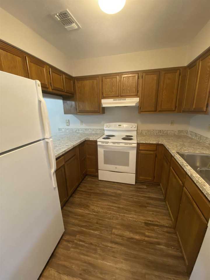 2923 Woodrich Dr Apt D - Photo 3 of 17