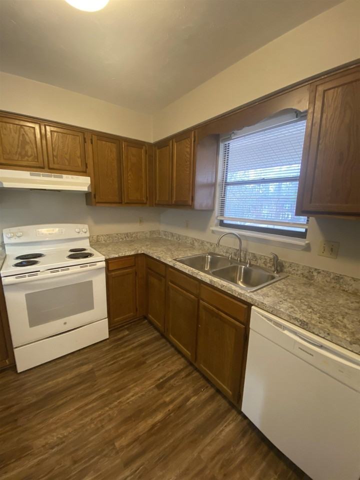 2923 Woodrich Dr Apt D - Photo 4 of 17