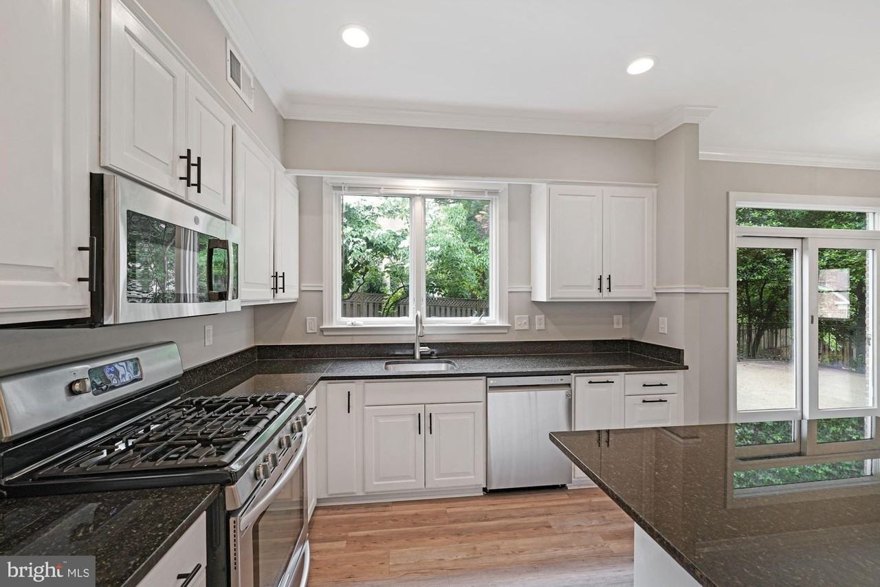 5108 Warren Pl Nw - Photo 7 of 39